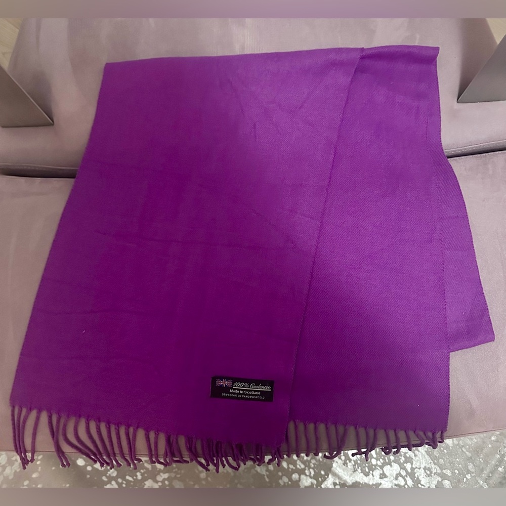 NWOT Purple 100% Cashmere Scarf From Scotland with fringed bottom, retails $99!
